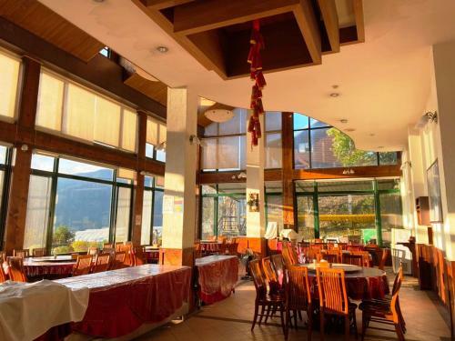 Cloud Falls Resort