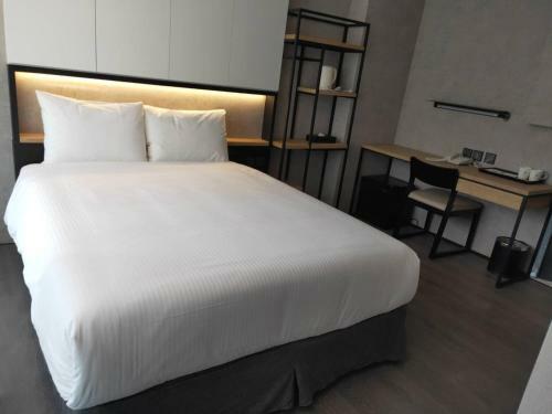 Hotel Comin' Place