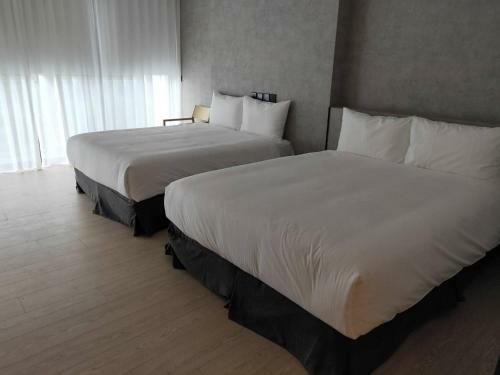 Hotel Comin' Place