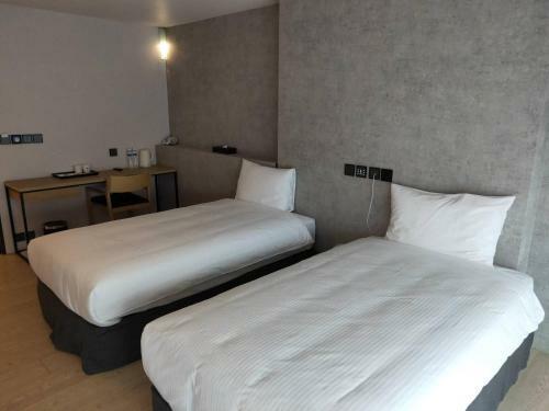 Hotel Comin' Place
