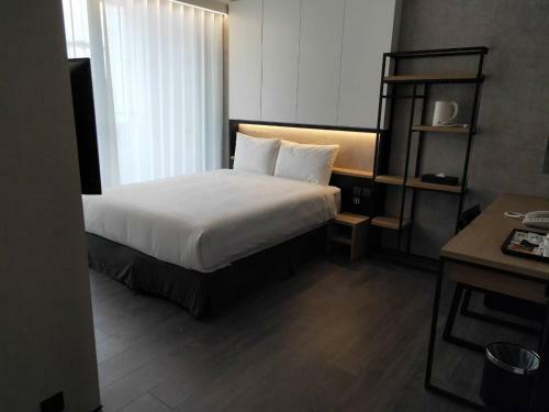 Hotel Comin' Place