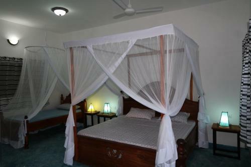 Hotel Salama & Mbuyuni Bungalows