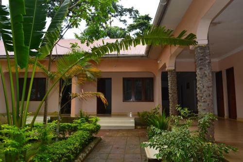 Serene Mountain Lodge