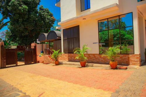 Kilimanjaro White House Hotel