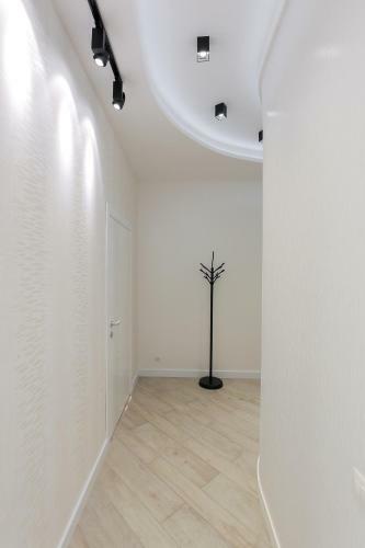 Black&white Apartment In Smart Plaza
