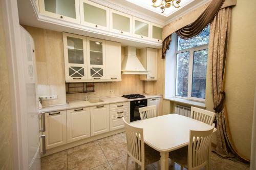 Kyiv 2rooms Classic Vip Apartment