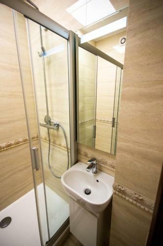 Kyiv 2rooms Classic Vip Apartment