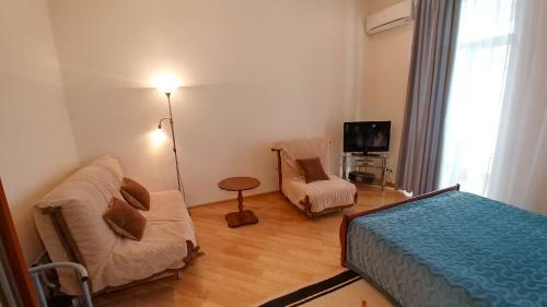 1 Bedroom Apartment In Great Location - 1010