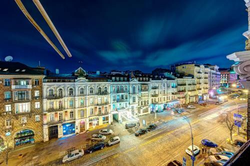 Two-bedroom Apartment Near Arena City