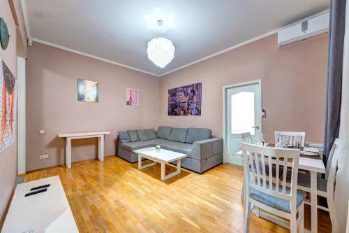 Two-bedroom Apartment Near Arena City