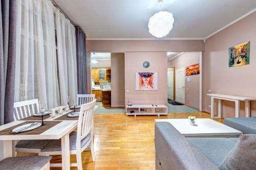 Two-bedroom Apartment Near Arena City