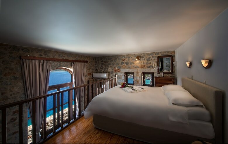 Hotel Limeni Village