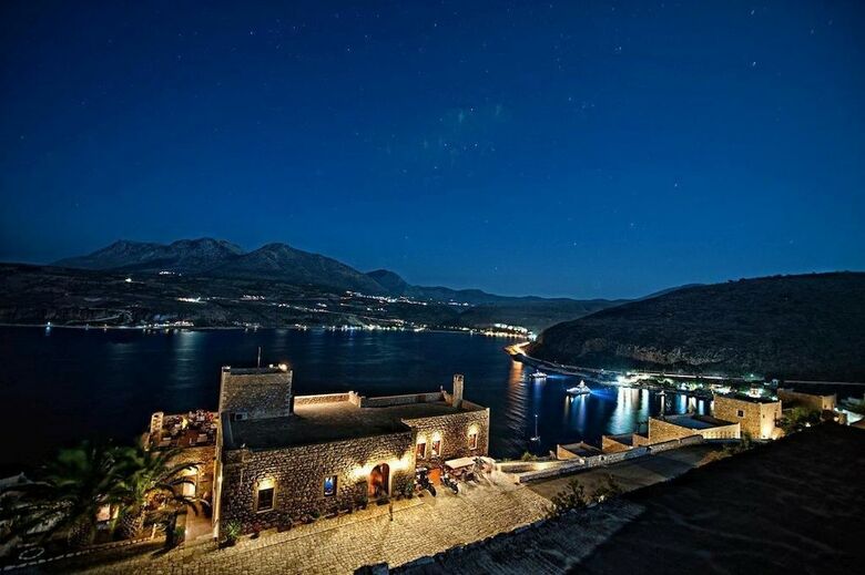 Hotel Limeni Village
