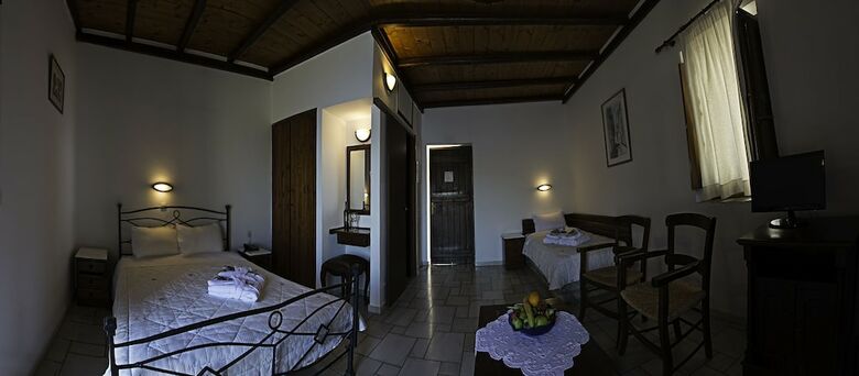 Hotel Limeni Village