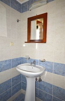 Aparthotel Aloni Suites