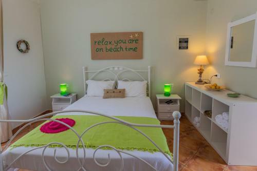 Hostal Sea View Studios