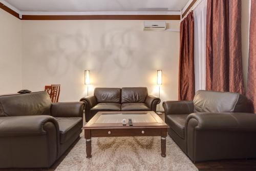 Four Bedroom Apartment Near The Nsc Olympic