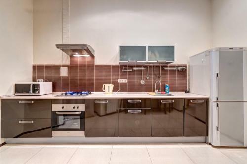 Four Bedroom Apartment Near The Nsc Olympic