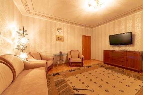 Comfortable Three Bedroom Apartment St. Kutuzova, 14