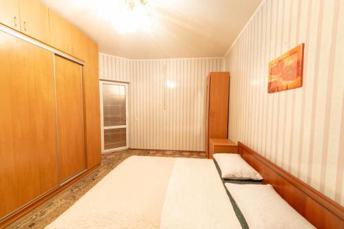 Comfortable Three Bedroom Apartment St. Kutuzova, 14
