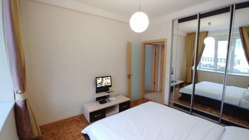 Apartamento Two Bedrooms. Lux. 54 Khreshchatyk. Bessarabska Square