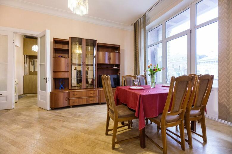 Apartment With Lovely Balcony