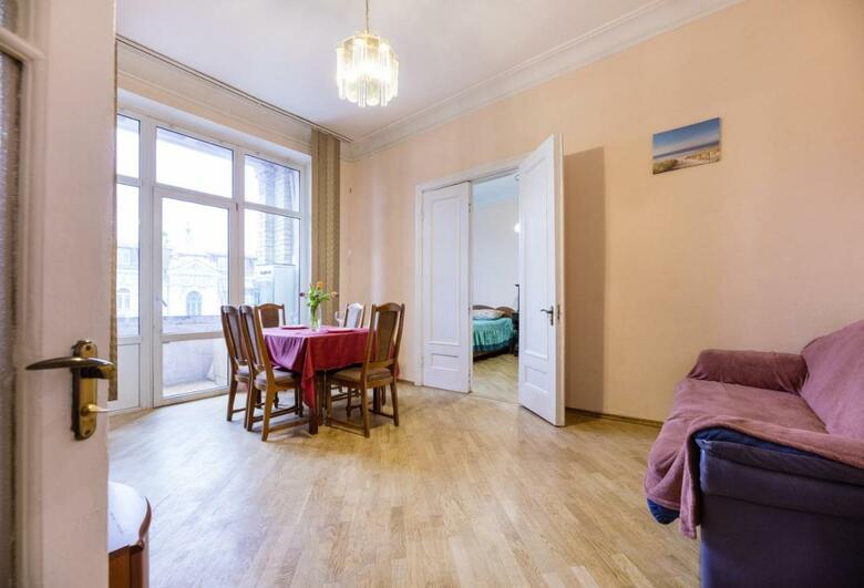 Apartment With Lovely Balcony