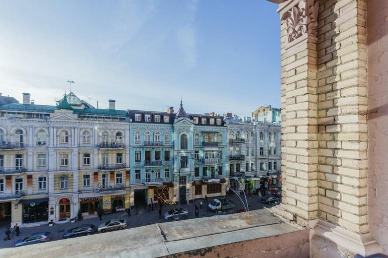 Apartment With Lovely Balcony