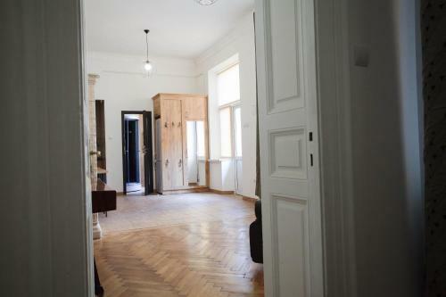 Central Apartment Near The Park