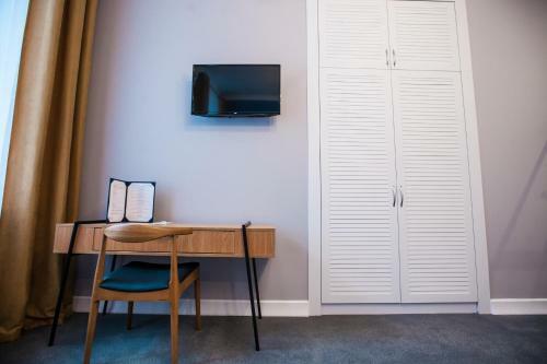 E4 Hotel