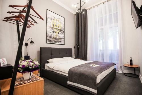 E4 Hotel