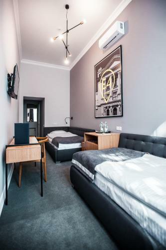 E4 Hotel