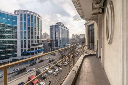 Two-bedroom Apartment With Balcony And Kitchen
