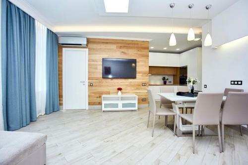 Panoramic Plaza Apartments