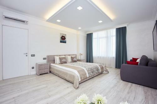 Panoramic Plaza Apartments