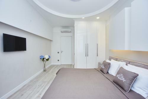 Panoramic Plaza Apartments