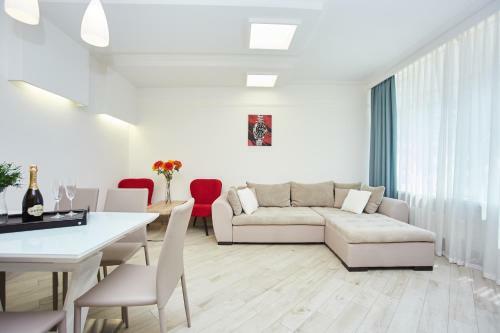 Panoramic Plaza Apartments