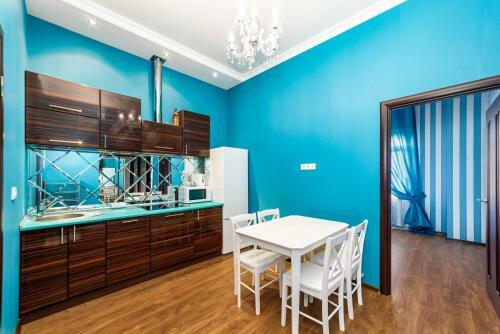 Stylish Apartment With A Balcony Overlooking The Park