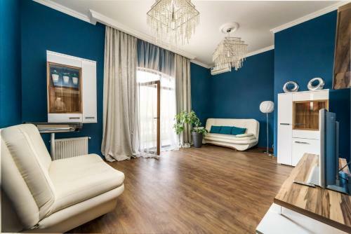 Stylish Apartment With A Balcony Overlooking The Park