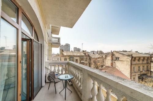 Stylish Apartment With A Balcony Overlooking The Park