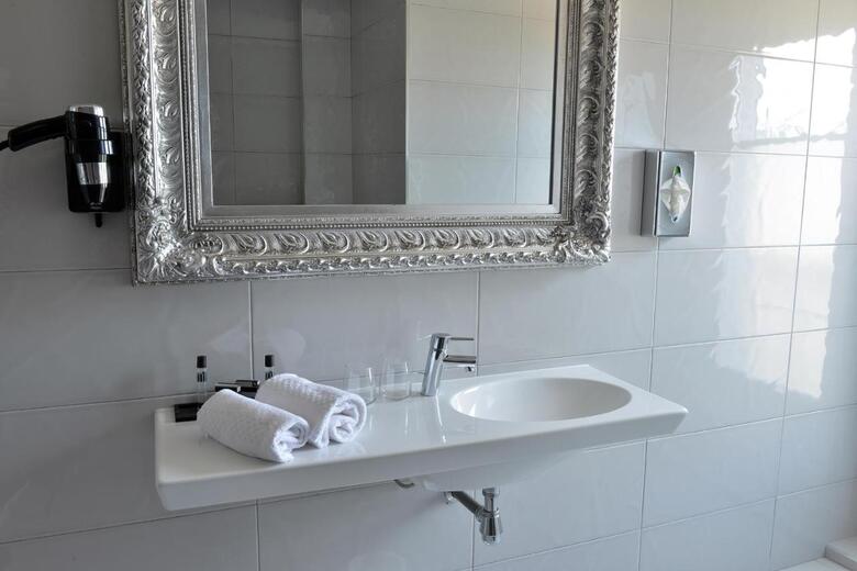 Nouvel Hotel Kinzy