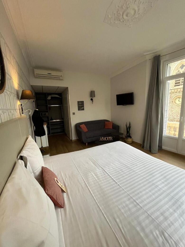 Nouvel Hotel Kinzy