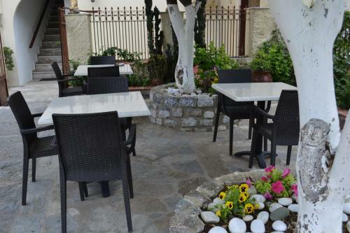 Hostal Mystras Castle Town