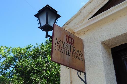 Hostal Mystras Castle Town