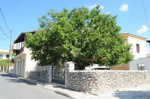 Hostal Mystras Castle Town