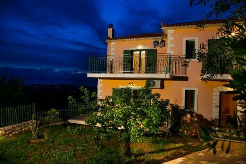 Trapezaki Captains Villa