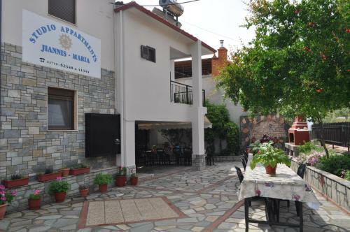 Giannis Maria Apartments