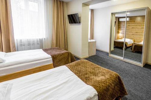 Rooms Hotel