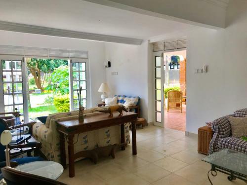Hostal Kasana Sunshine Holiday Home