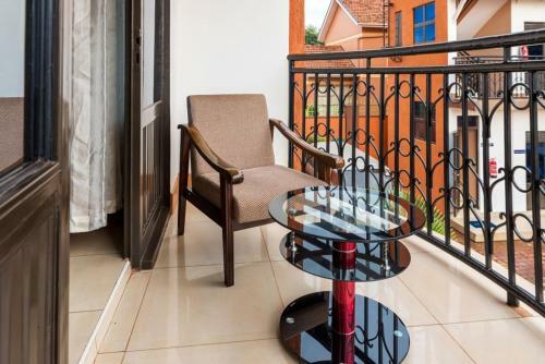 Spacious Apartment For 46 People In Kampala